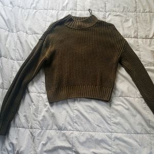 A green turtle neck sweater